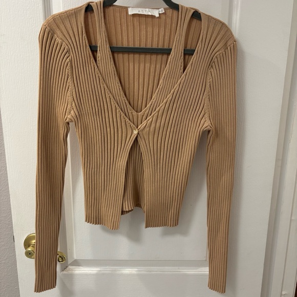 ASTR The Label Tan Ribbed Top Bodycon Faux Twinset Neutral size M - Picture 2 of 10